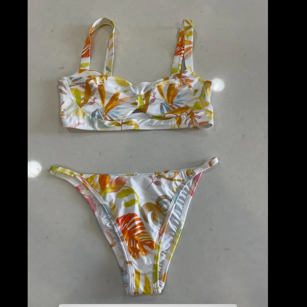 L*Space Tropical Print Bikini Set White Multicolor Bitsy Bottom | NWOT M & XL